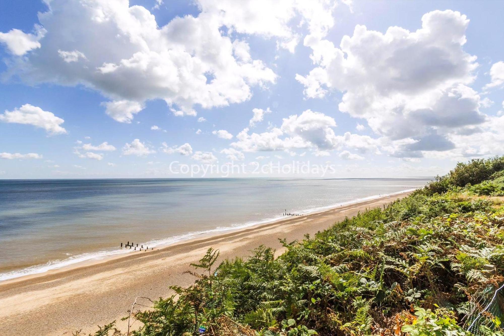 Beautiful Caravan With Decking At Azure Seas In Suffolk, Sleeps 6 Ref 32004Az Lowestoft Exterior foto