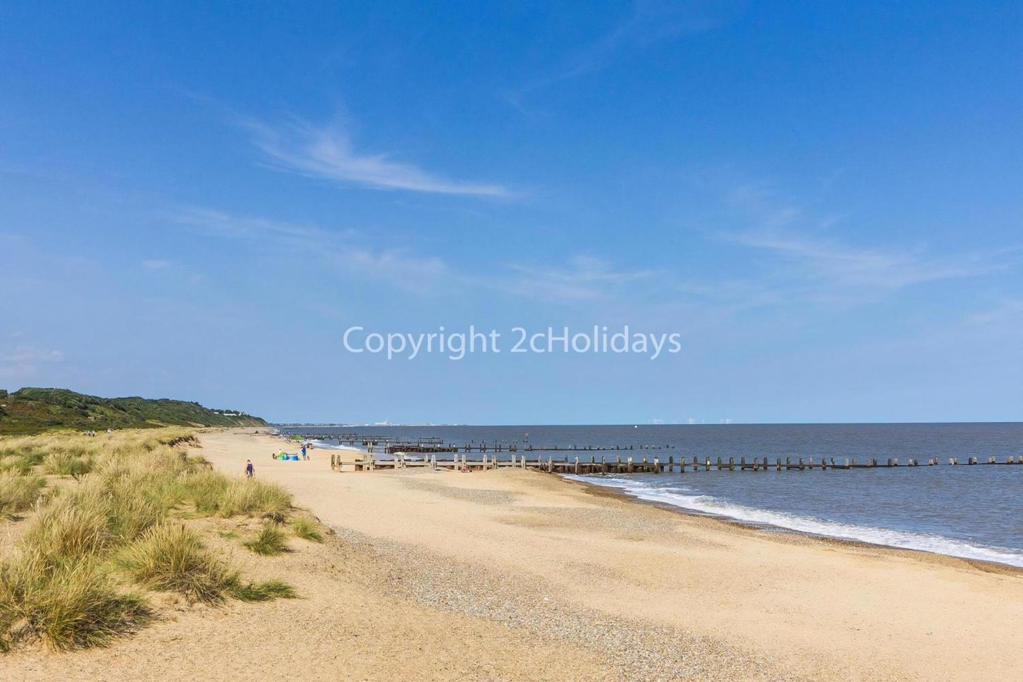 Beautiful Caravan With Decking At Azure Seas In Suffolk, Sleeps 6 Ref 32004Az Lowestoft Exterior foto